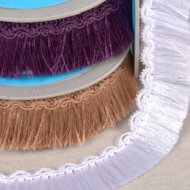 Fringes mit scalloped trimming